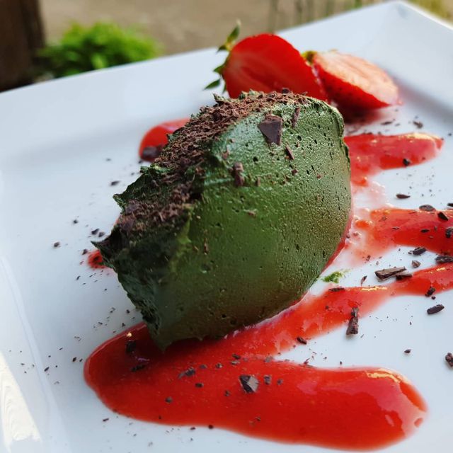Rohkost Spirulina Mousse au chocolate - mit ganz frischer Spirulina von @akalfood_de. Wahnsinn was mit nicht getrockneter Spirulina möglich ist ❤️ #sonne #freude #vegan #dairyfree #backathome # #plantconcept #rawfood #rawsweets #rawdessert #healthy #cleaneating #crueltyfree #detox #rawchocolate #rohkost #plantbased